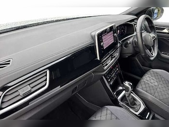 Used Volkswagen T-Roc 2022 for sale - 76643165: Photo