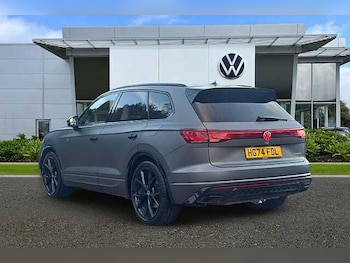 Used Volkswagen Touareg 2024 for sale - 76706671: Photo