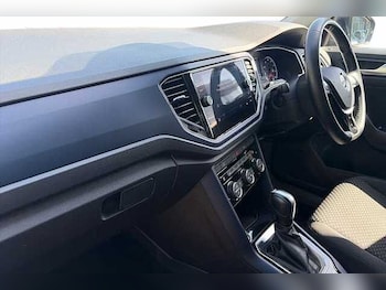 Used Volkswagen T-Roc 2021 for sale - 78459262: Photo