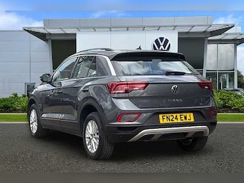 Used Volkswagen T-Roc 2024 for sale - 78469531: Photo