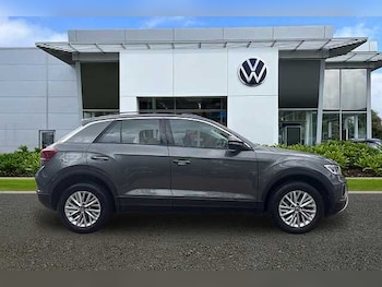 Used Volkswagen T-Roc 2024 for sale - 78469531: Photo