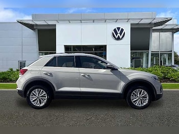 Used Volkswagen T-Roc 2023 for sale - 78045368: Photo