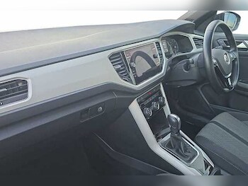 Used Volkswagen T-Roc 2021 for sale - 77228178: Photo