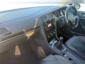 Used Volkswagen Golf 2018 for sale - 77409305: Photo