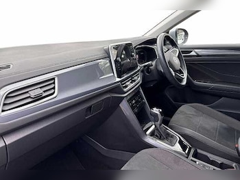 Used Volkswagen T-Roc 2023 for sale - 77921149: Photo