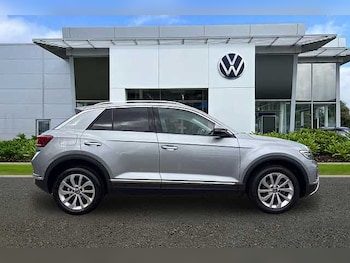 Used Volkswagen T-Roc 2023 for sale - 77921149: Photo