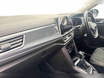 Used Volkswagen T-Roc 2023 for sale - 75962094: Photo