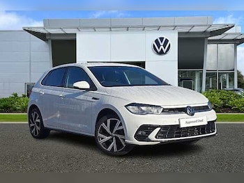 2023 (23) - 1.0 TSI R-Line DSG + 17' BERGAMO ALLOYS + HEATED SEATS + LIGHT AND SIGHT PA 5-Door