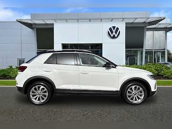 Used Volkswagen T-Roc 2023 for sale - 77656113: Photo