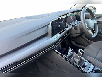 Used Volkswagen Golf 2024 for sale - 77656099: Photo