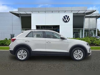 Used Volkswagen T-Roc 2022 for sale - 77129331: Photo