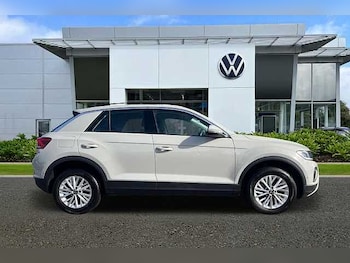 Used Volkswagen T-Roc 2024 for sale - 75948098: Photo