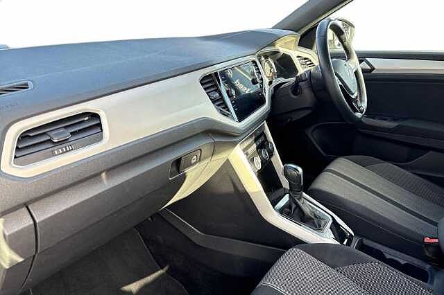 Used Volkswagen T-Roc 2021 for sale - 77643589: Photo 2