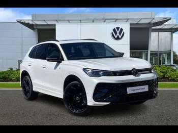 2024 (74) - 2.0 TSI (265ps) R-Line 4Motion DSG + BLACK STYLING PACK + IQ LIGHTS 5-Door