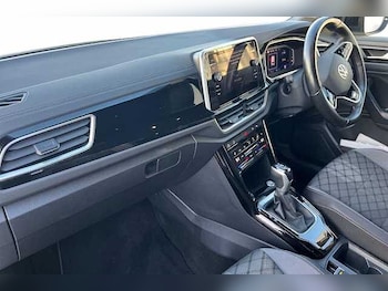 Used Volkswagen T-Roc 2022 for sale - 76536460: Photo