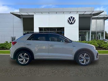 Used Volkswagen T-Roc 2022 for sale - 76536460: Photo