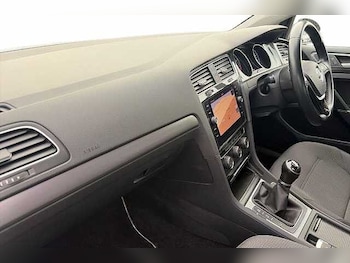 Used Volkswagen Golf 2019 for sale - 76919128: Photo