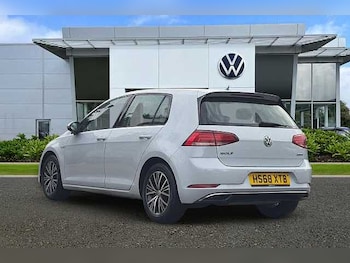 Used Volkswagen Golf 2019 for sale - 76919128: Photo