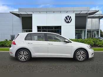 Used Volkswagen Golf 2019 for sale - 76919128: Photo