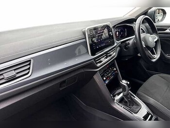 Used Volkswagen T-Roc 2022 for sale - 77245570: Photo