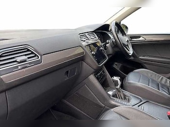 Used Volkswagen Tiguan Allspace 2023 for sale - 76643166: Photo