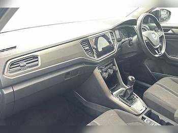 Used Volkswagen T-Roc 2021 for sale - 78083856: Photo