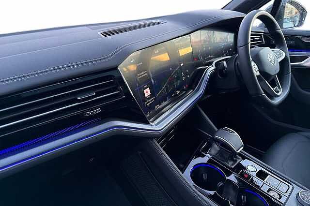 Used Volkswagen Touareg 2025 for sale - 77129325: Photo 2