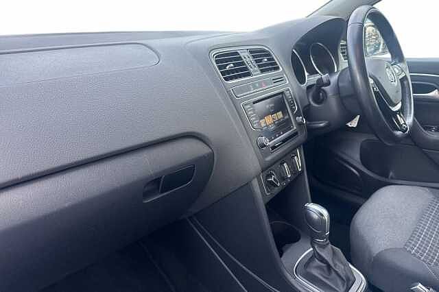 Used Volkswagen Polo 2015 for sale - 76299534: Photo 2