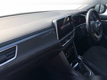 Used Volkswagen T-Roc 2024 for sale - 77735506: Photo