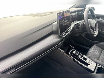 Used Volkswagen Golf 2025 for sale - 77906212: Photo