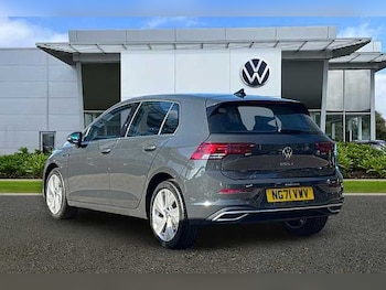 Used Volkswagen Golf 2022 for sale - 77409300: Photo