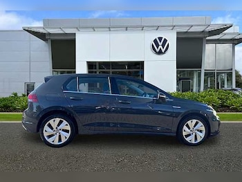 Used Volkswagen Golf 2022 for sale - 77409300: Photo