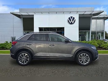 Used Volkswagen T-Roc 2022 for sale - 77328939: Photo
