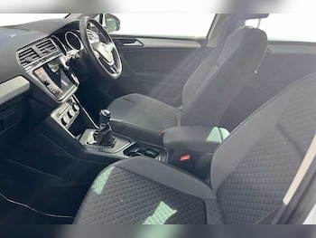 Used Volkswagen Tiguan 2018 for sale - 76133801: Photo 2