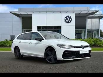 2025 (25) - 1.5 eTSI (150ps) R-Line DSG + 19' LEEDS ALLOYS + WINTER PACK 5-Door