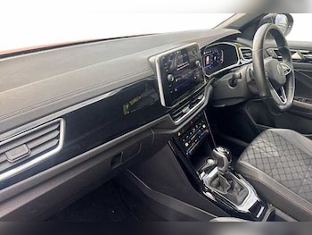 Used Volkswagen T-Roc 2022 for sale - 76040460: Photo 2