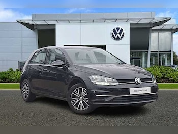 Used Volkswagen Golf 2017 for sale - 77548096: Photo