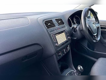 Used Volkswagen Polo 2016 for sale - 77508268: Photo