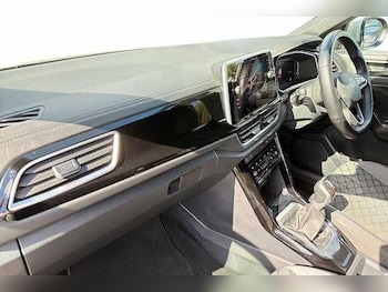 Used Volkswagen T-Roc 2023 for sale - 79385715: Photo