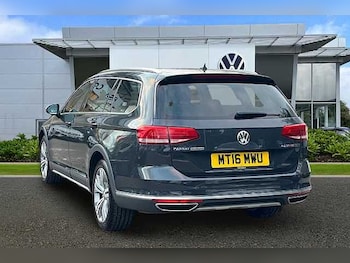 Used Volkswagen Passat 2016 for sale - 76643167: Photo