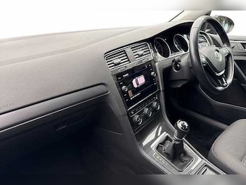 Used Volkswagen Golf 2019 for sale - 76950940: Photo