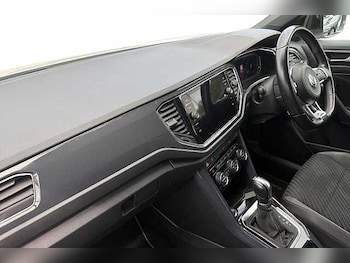 Used Volkswagen T-Roc 2018 for sale - 78909422: Photo