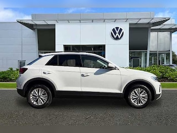 Used Volkswagen T-Roc 2024 for sale - 77759625: Photo