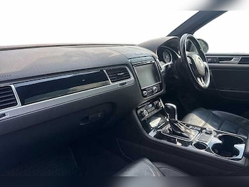 Used Volkswagen Touareg 2017 for sale - 75655336: Photo