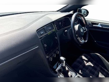 Used Volkswagen Golf 2017 for sale - 78840781: Photo