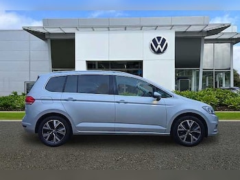 Used Volkswagen Touran 2020 for sale - 77118496: Photo