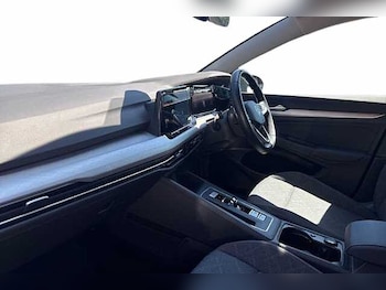 Used Volkswagen Golf 2024 for sale - 79098970: Photo