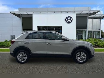 Used Volkswagen T-Roc 2024 for sale - 78473589: Photo