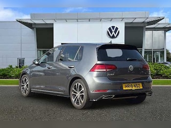 Used Volkswagen Golf 2019 for sale - 77759622: Photo