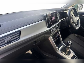 Used Volkswagen T-Roc 2022 for sale - 76449832: Photo